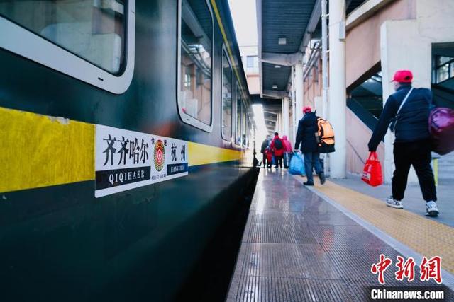 黑龍江省首趟返崗復(fù)工定制列車開行（黑龍江省首趟返崗復(fù)工定制列車開行）