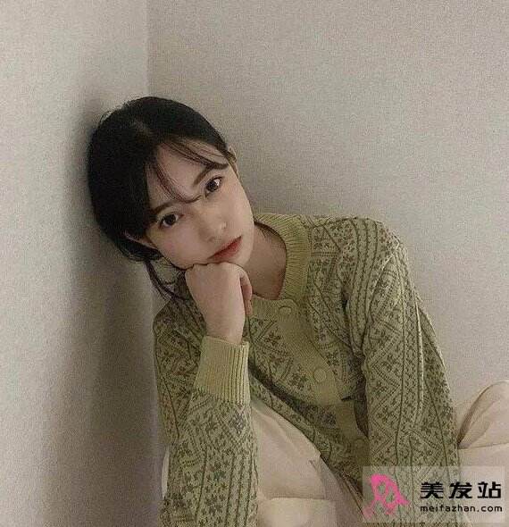 簡單好看扎發(fā)設計 輕松凸顯時尚氣質