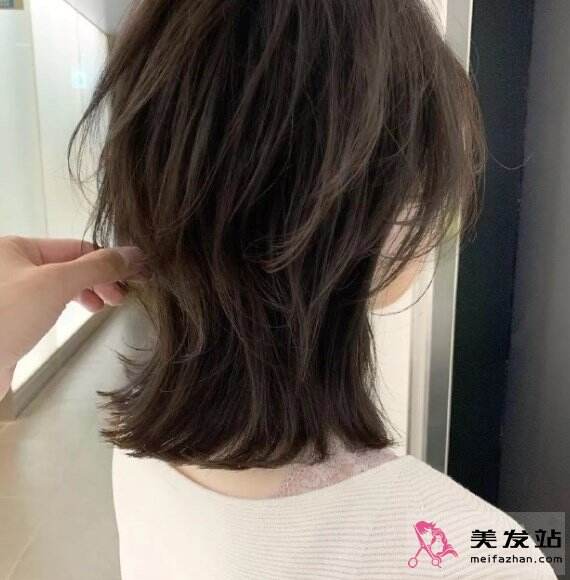 高層次中長(zhǎng)發(fā)造型 時(shí)髦個(gè)性越看越美