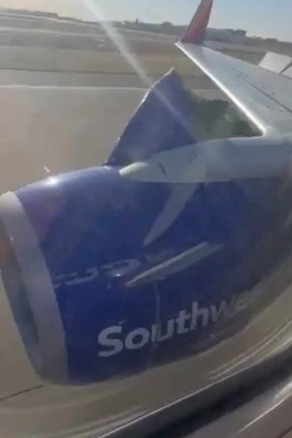 美國一波音737客機起飛時發(fā)動機罩脫落 緊急返航降落