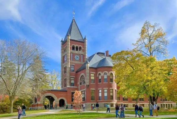 世界名牌大學排名前十位，牛津未進前三，第二是諾貝爾得獎?wù)邠u籃