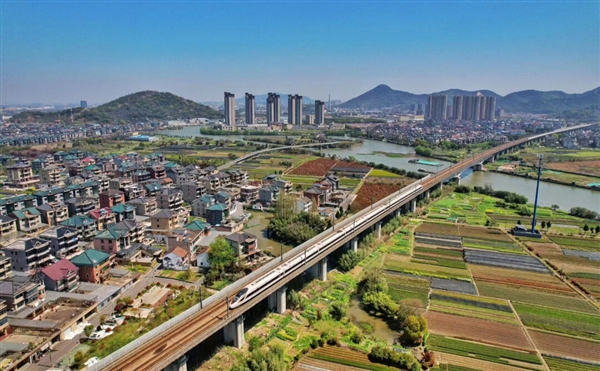 黃金旅游線(xiàn)路！池黃高鐵開(kāi)通在即：串聯(lián)黃鶴樓、西湖、黃山等景區(qū)