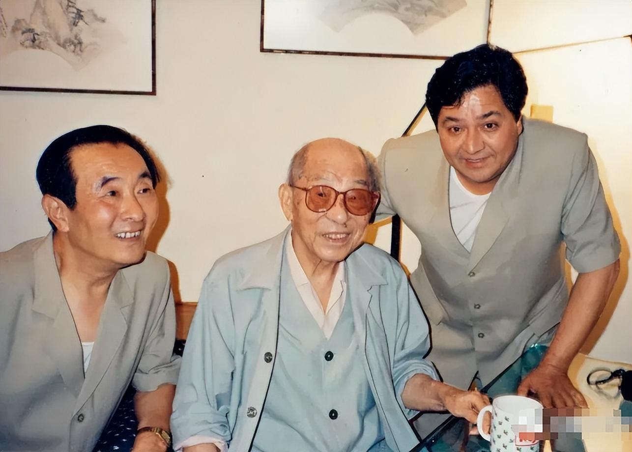 相聲表演藝術(shù)家陳涌泉92歲去世(著名清門(mén)相聲扛旗人陳涌泉介紹)的圖片 18 相聲表演藝術(shù)家陳涌泉92歲去世(著名清門(mén)相聲扛旗人陳涌泉介紹) 18