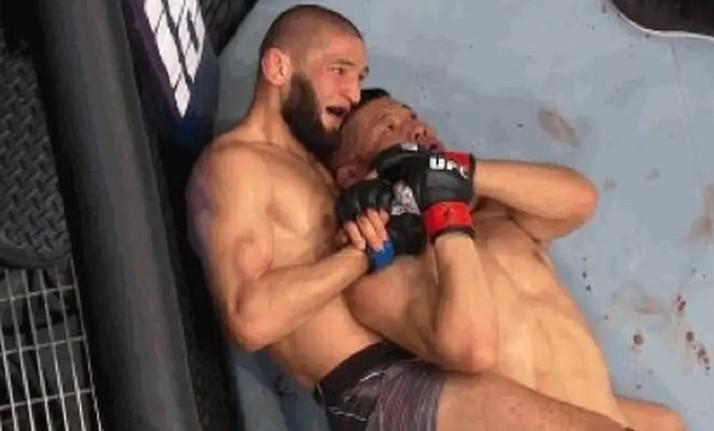 閆曉楠被裸絞絕對暈了（UFC300焦點戰(zhàn)張偉麗擊敗閆曉楠） 4