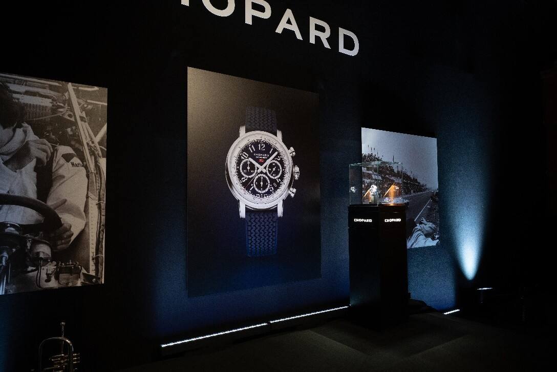Chopard蕭邦聯(lián)合總裁卡爾-弗雷德里克·舍費(fèi)爾攜手傳奇賽車手杰克·?？怂构餐視匀聞?chuàng)意合作成果 Mille Miglia Classic Chronograph JX7腕表