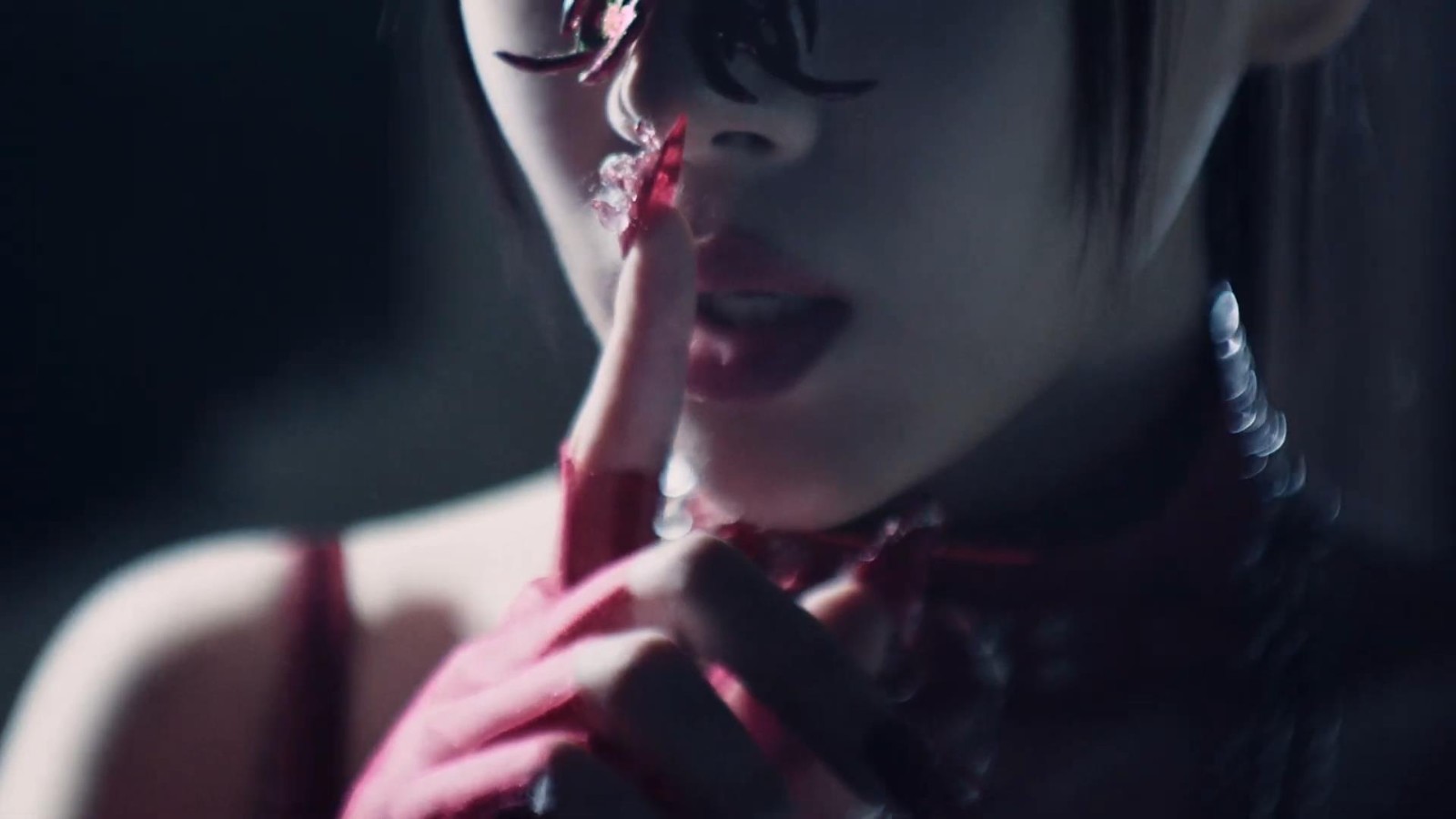 《星刃》與女歌手BIBI聯(lián)動MV幕后 妝扮造型大贊