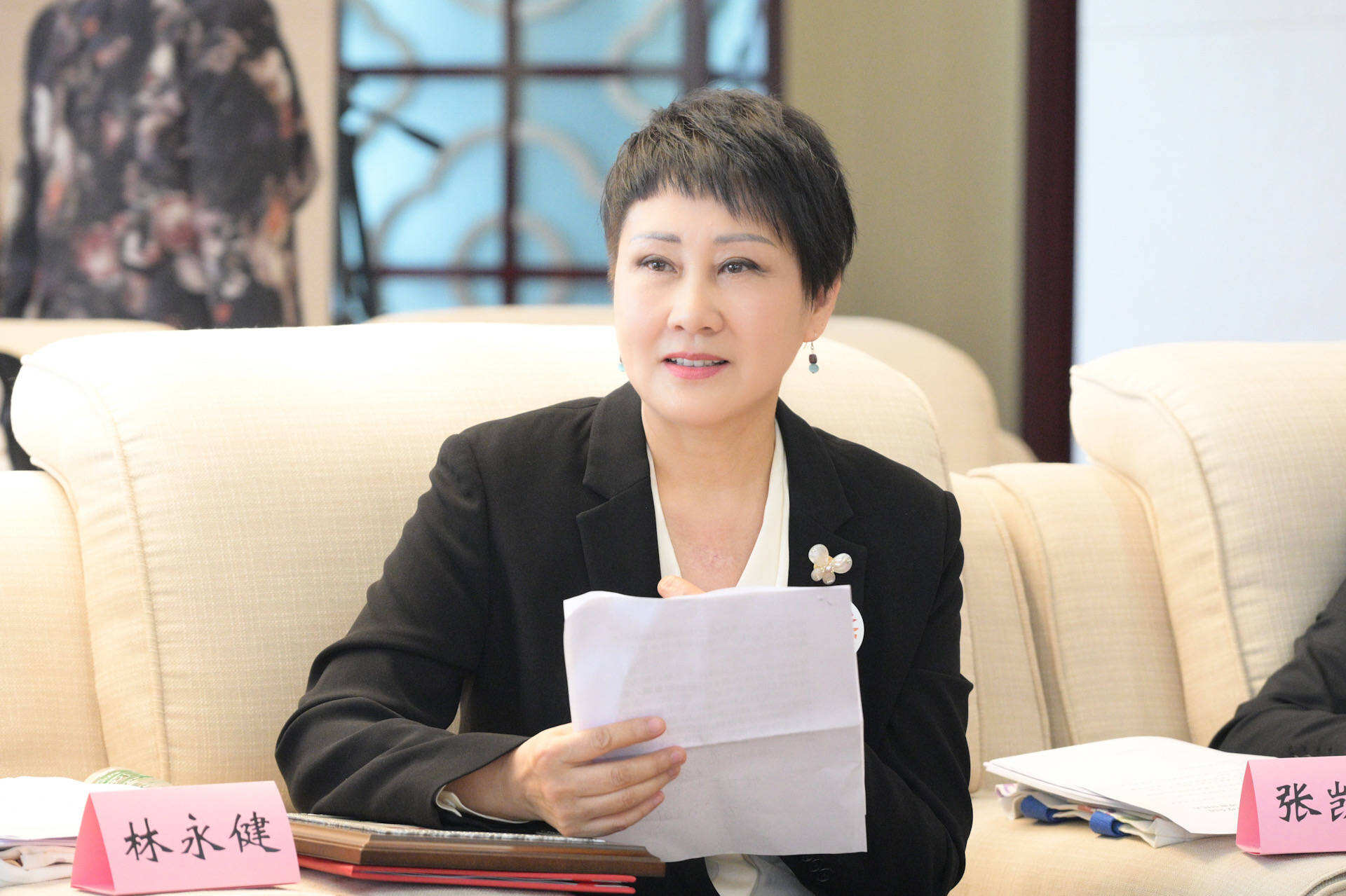 張凱麗、林永健、任魯豫獲學(xué)雷鋒志愿服務(wù)“四個(gè)100”最美志愿者表彰