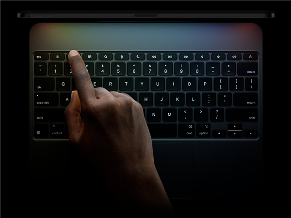全套頂配25897元！蘋果發(fā)布新款iPad Pro：首創(chuàng)雙層超薄OLED