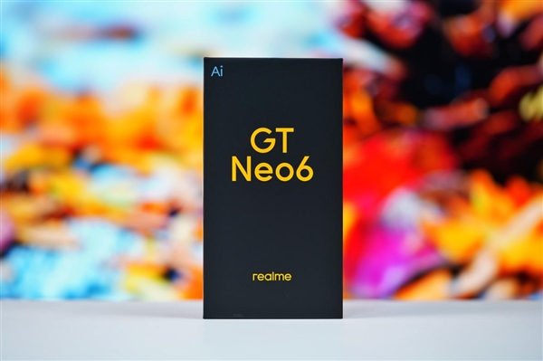 第三代驍龍8s僅2099元！真我GT Neo6蒼野駭客圖賞