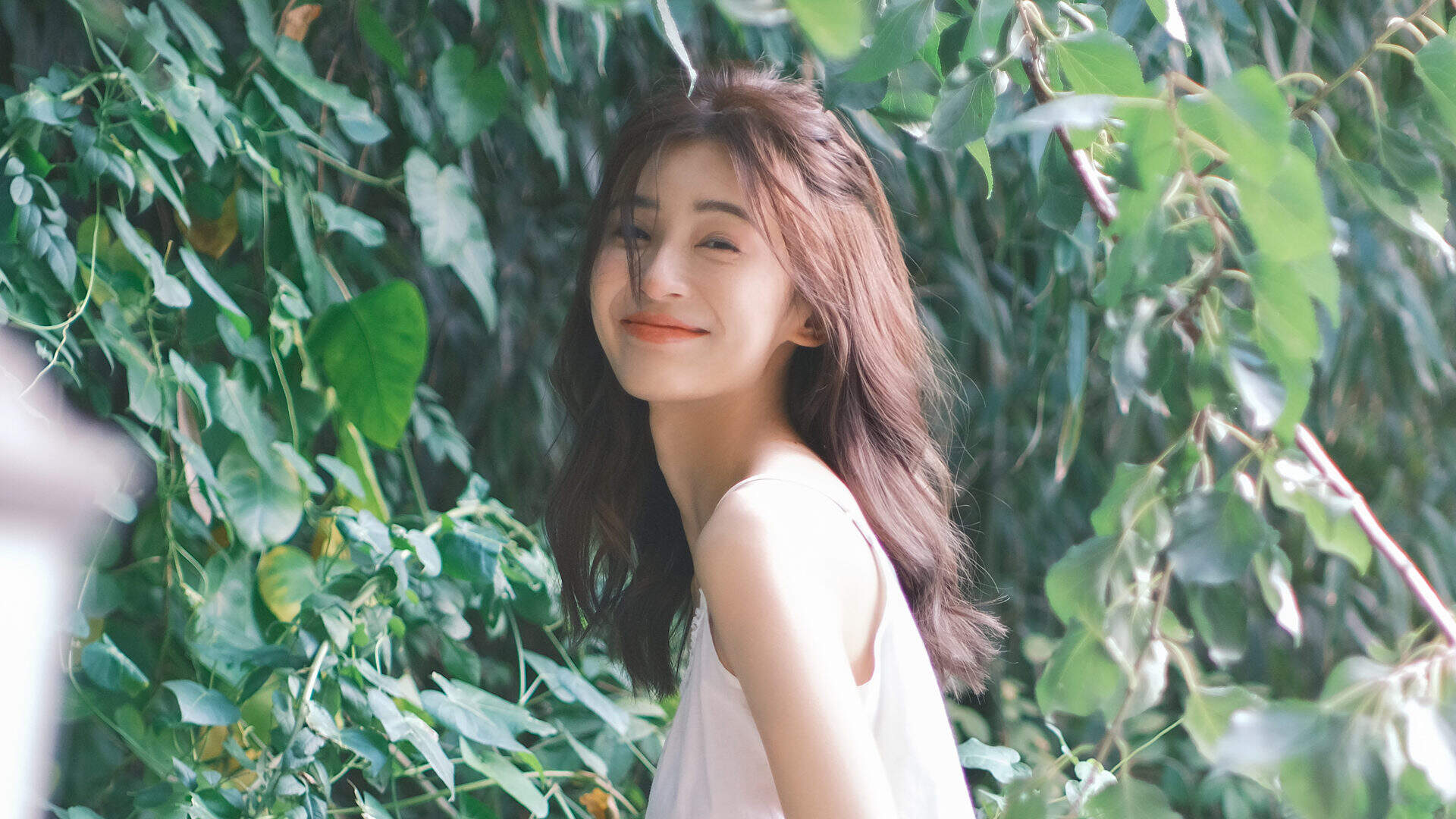 《美女，應(yīng)接不暇》：5月15日，Steam上的美女互動與AI技術(shù)結(jié)合新玩法