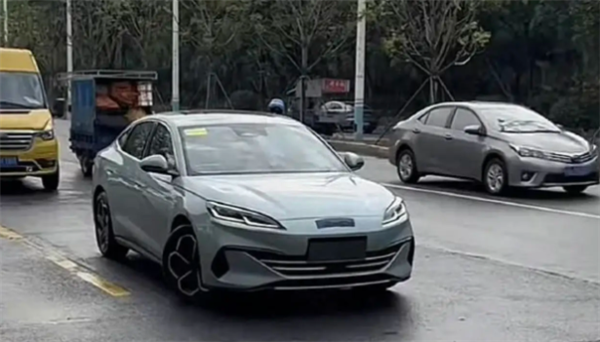 第五代混動技術(shù)加持！比亞迪海豹06 DM-i實車曝光：有望月底上市