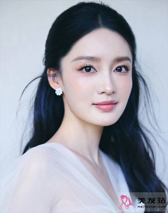 李沁公主頭半扎發(fā) 夏季度假風造型