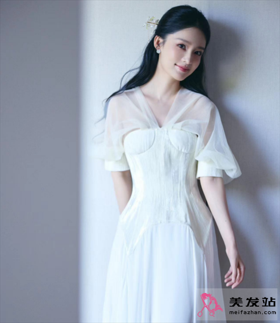 李沁公主頭半扎發(fā) 夏季度假風造型