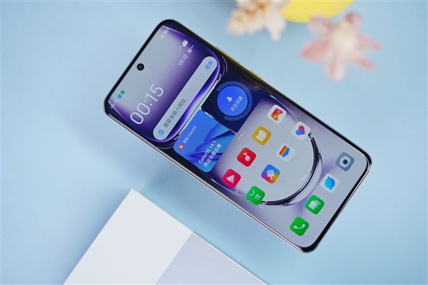 液態(tài)金屬般質(zhì)感！OPPO Reno12圖賞