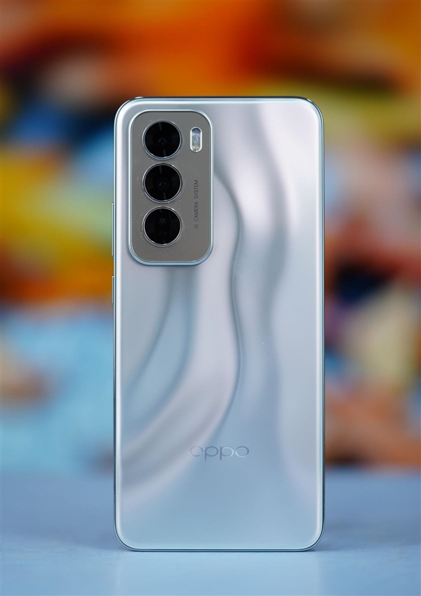 液態(tài)金屬般質(zhì)感！OPPO Reno12圖賞