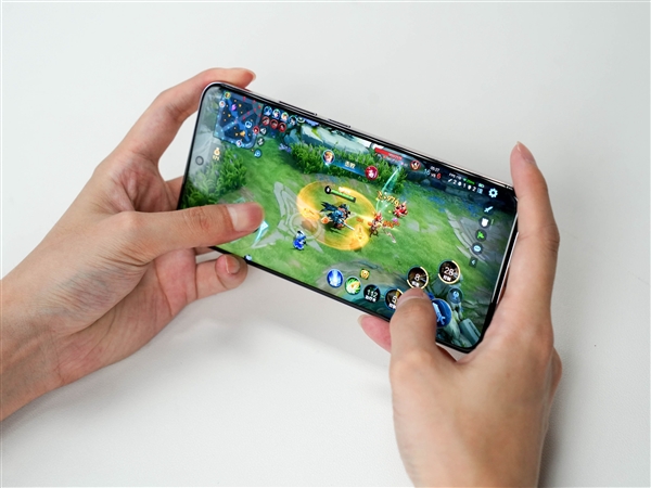 輕薄的等深四曲屏手機(jī)！一文看懂OPPO Reno12標(biāo)準(zhǔn)版和Pro版的區(qū)別