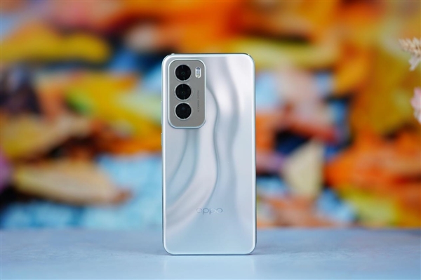 液態(tài)金屬般質(zhì)感！OPPO Reno12圖賞