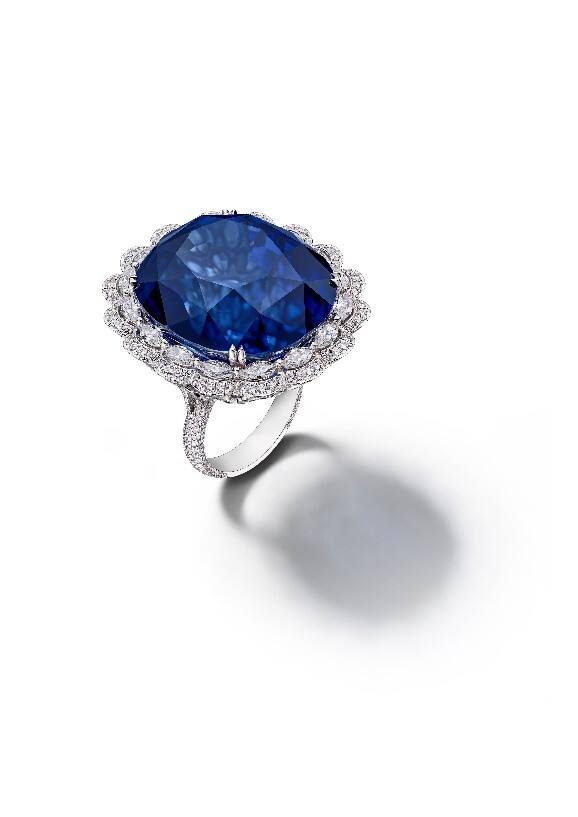 國際知名演員章子怡佩戴Chopard蕭邦珠寶臻品 亮相第77屆戛納電影節(jié)《醬園弄》首映紅毯