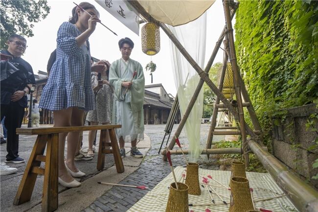 龍舟花燈船、非遺游園會、限定五黃宴……烏鎮(zhèn)景區(qū)端午活動上新