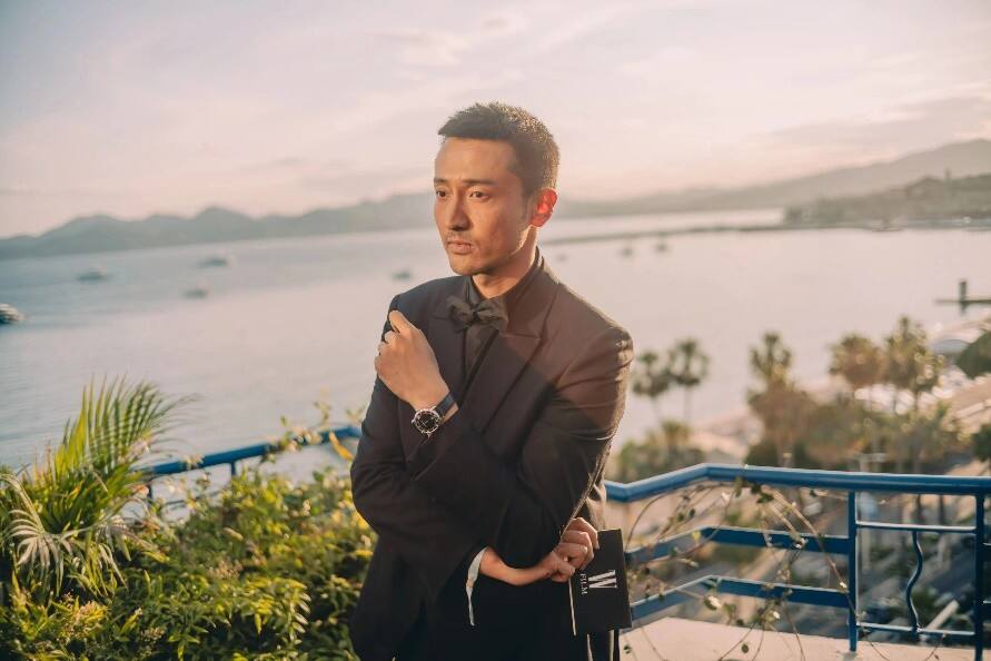 Chopard蕭邦-紅毯珠寶商 導(dǎo)演陳可辛，演員王傳君，導(dǎo)演、演員大鵬佩戴Chopard蕭邦珠寶腕表臻品 亮相第77屆戛納電影節(jié)《醬園弄》首映紅毯