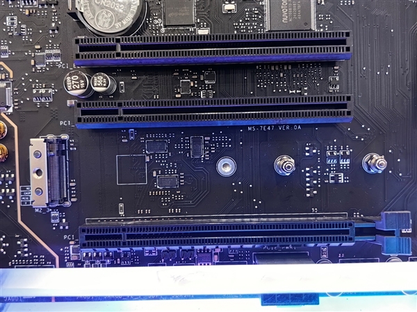 微星主板首秀CAMM2、Mini_CUDIMM兩大革命性內(nèi)存！下代普及四大徒手DIY設(shè)計