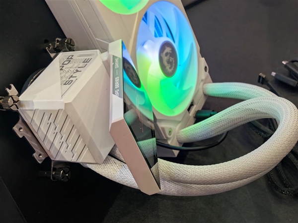 微星機(jī)電散新成果秀：優(yōu)雅堅(jiān)固楓木、獨(dú)特雙層葉片
