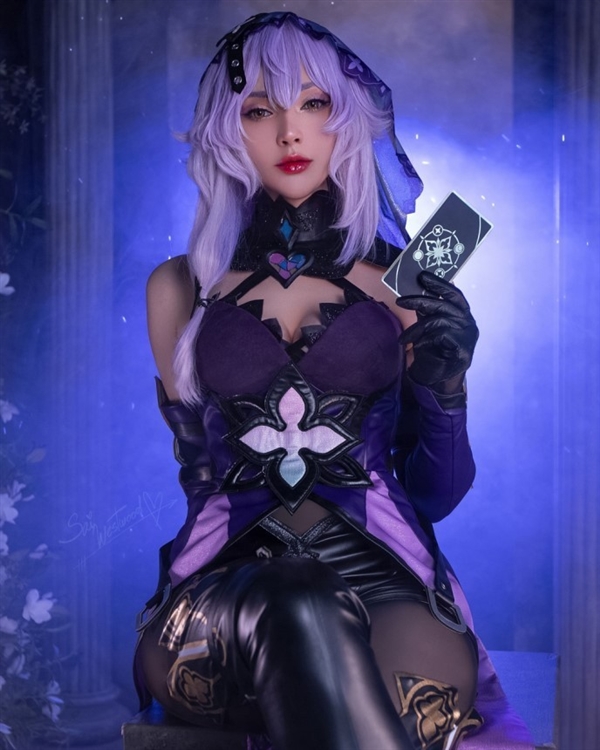 烏克蘭美女Cos《咒術回戰(zhàn)》冥冥：皮衣黑絲身材熱辣