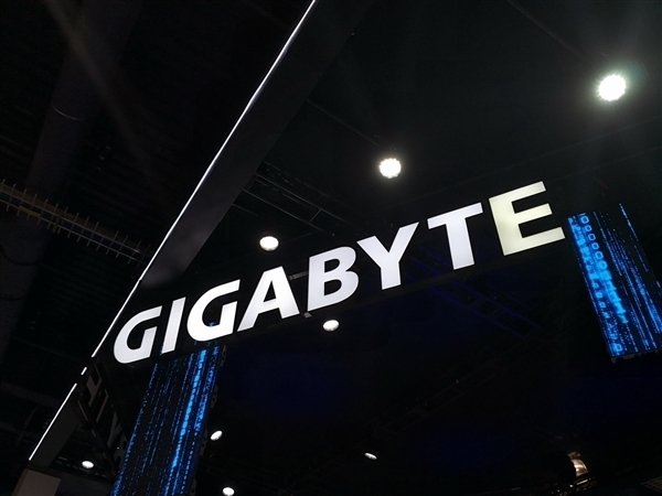 技嘉發(fā)布AI TOP 100E SSD：適用于AI訓(xùn)練 TBW可達(dá)219000