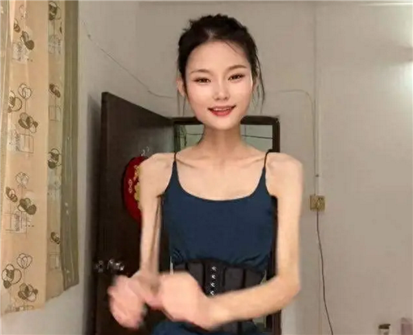 畫面太美！女子身高1米6體重50斤仍減肥 網(wǎng)友質(zhì)疑真實性：本人回應(yīng)