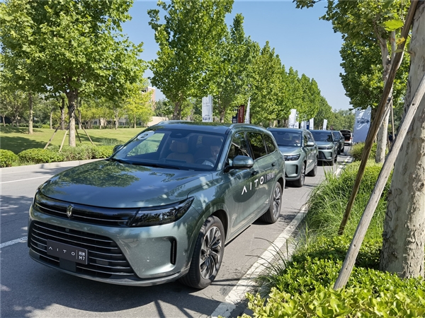不怕被人黑！余承東：華為率先提出汽車(chē)全向主動(dòng)安全 提高行業(yè)AEB標(biāo)準(zhǔn)