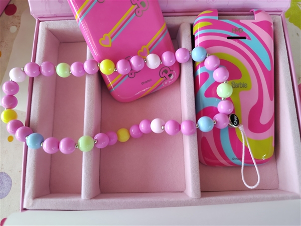 919元！HMD Barbie芭比聯(lián)名翻蓋機(jī)發(fā)布：粉色機(jī)身少女心爆棚