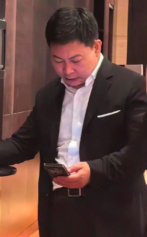 三折疊手機(jī)來了！華為新品發(fā)布會定檔9月10日：與蘋果iPhone 16同一天