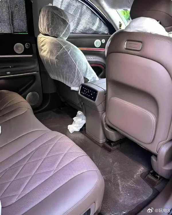 疑問界M9五座版實(shí)車曝光：庫(kù)里南同款“攬境座椅”首次公開