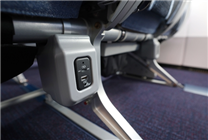 國航首架C919國產(chǎn)大飛機座艙細節(jié)：配有手機支架、60W USB-C接口