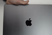 蘋果14年來(lái)嚴(yán)重產(chǎn)品泄漏！M4版MacBook還沒(méi)發(fā)：開(kāi)箱視頻滿天飛