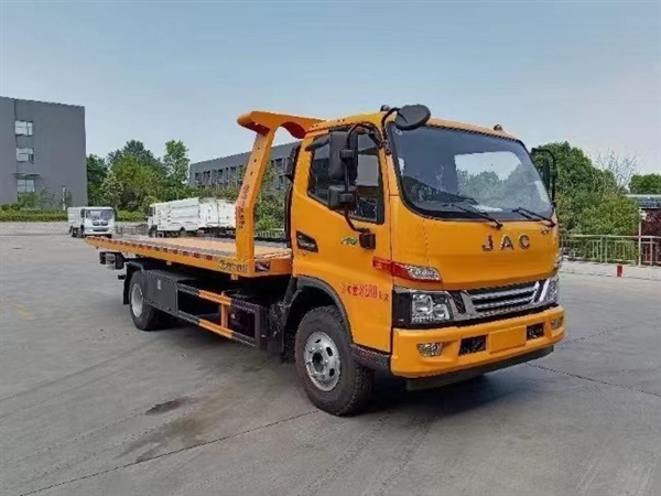 車(chē)主網(wǎng)上搜索400電話(huà)遇到黑救援 高速上送了10升油花費(fèi)700元
