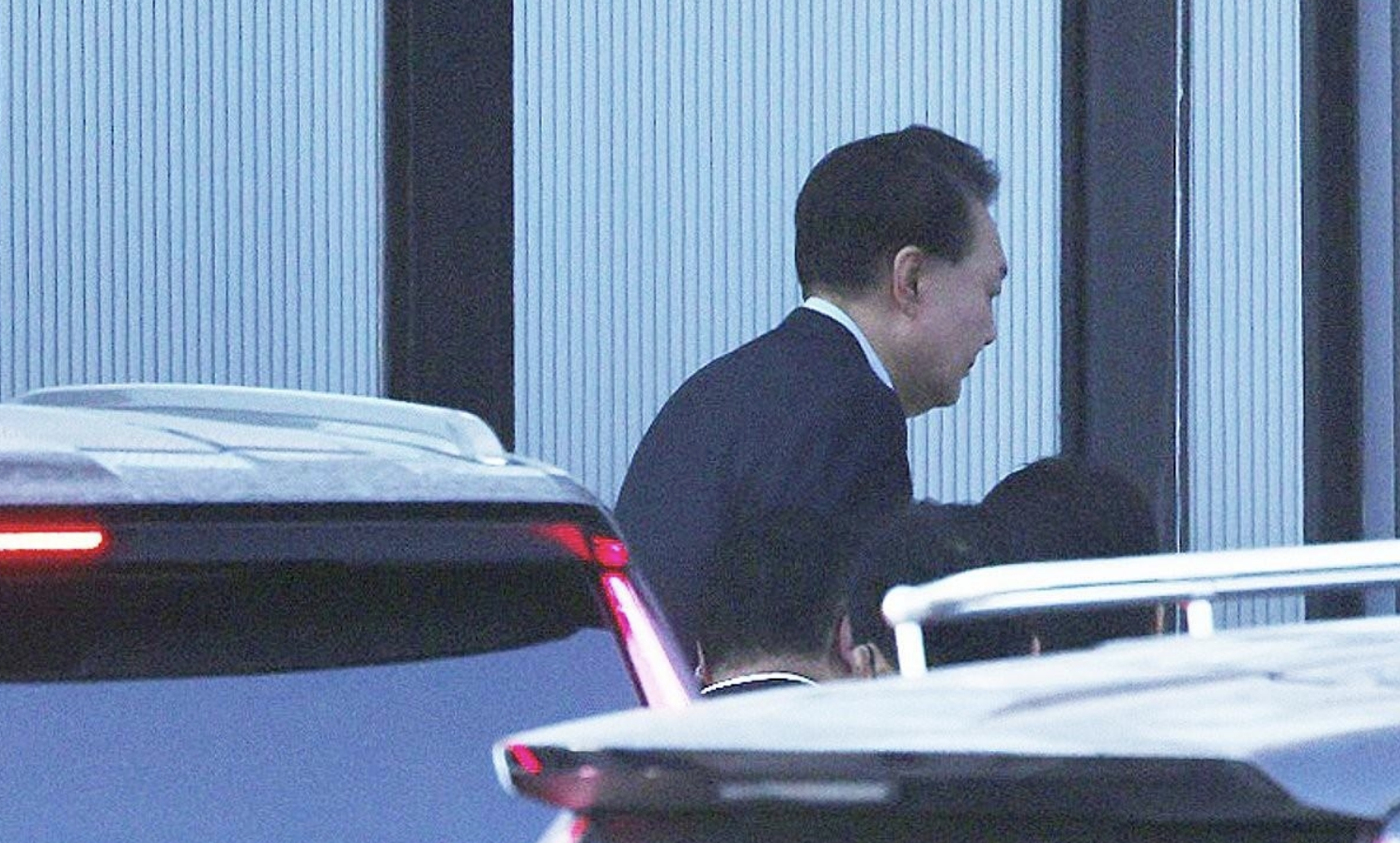 韓國(guó)史上首次！現(xiàn)總統(tǒng)尹錫悅被逮捕，下一步他將面臨什么？