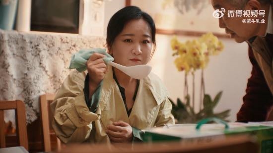 賈玲蒙牛賀歲短片《你的強(qiáng)回來(lái)了》上線 身材管理到位