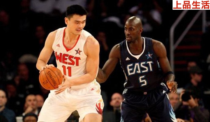 姚明在NBA賽場對位狼王加內(nèi)特