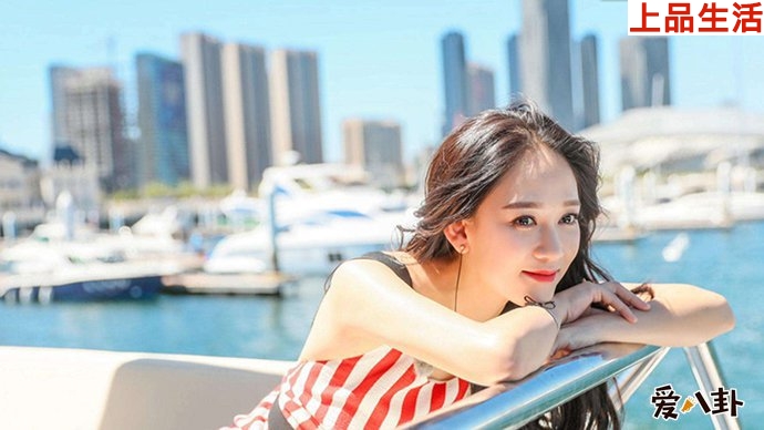 自稱“不介意一個人，也不介意多一個人”
