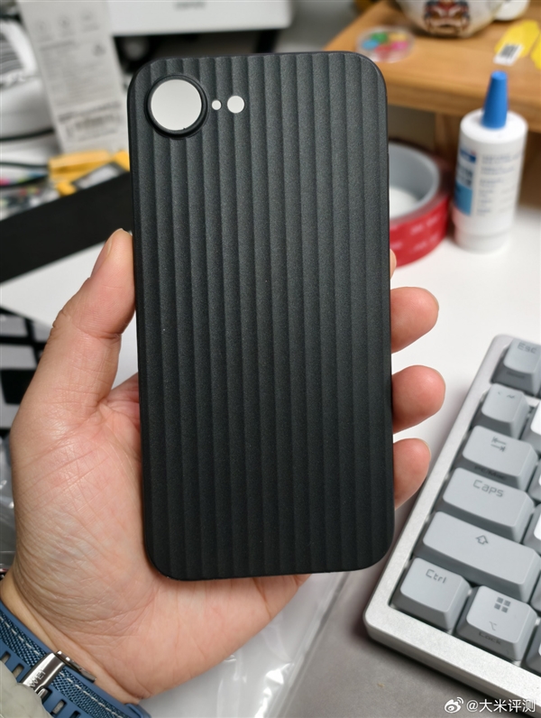 今年便宜的蘋果手機(jī)！iPhone SE 4保護(hù)殼現(xiàn)身