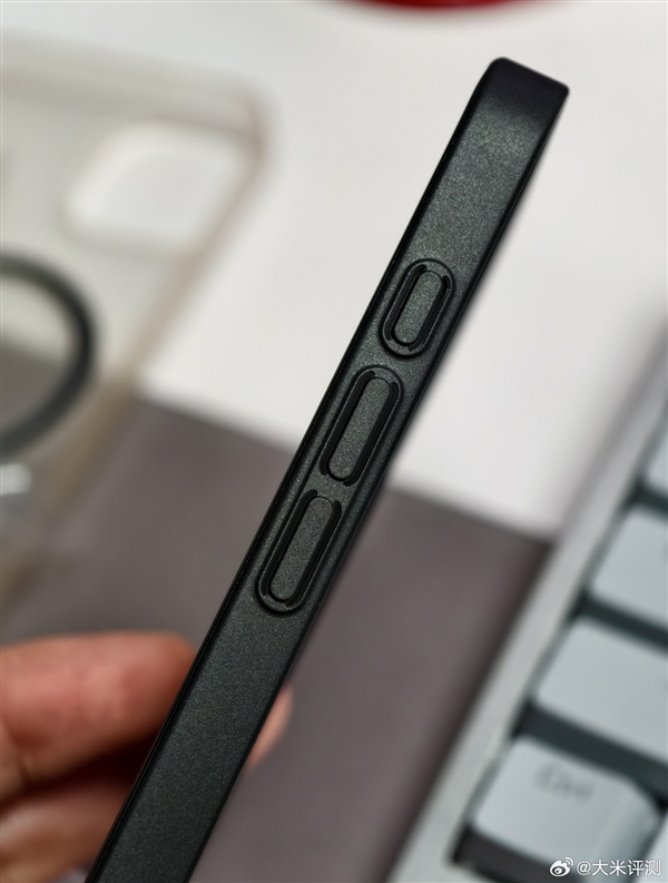 今年便宜的蘋果手機(jī)！iPhone SE 4保護(hù)殼現(xiàn)身