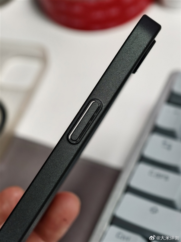 今年便宜的蘋果手機(jī)！iPhone SE 4保護(hù)殼現(xiàn)身