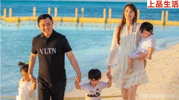 吳佩慈與男友紀(jì)曉波未婚生四個孩！為何會被嘲無名無分！