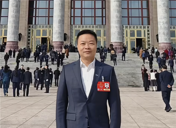 何小鵬兩會(huì)提了4條建議：包含機(jī)器人、航空器及自動(dòng)駕駛