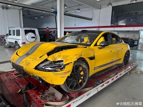 小米SU7 Ultra賽道首撞現(xiàn)場慘烈 1548匹馬力真不是開玩笑：雷軍發(fā)聲