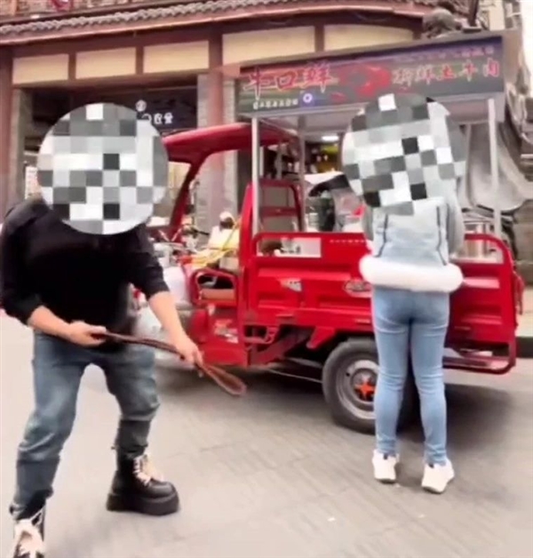 為博流量無下限！四川3名網(wǎng)紅街頭拍低俗視頻被行政處罰
