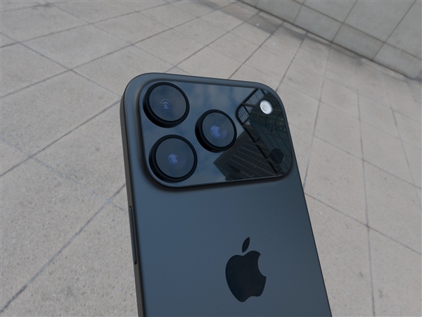 iPhone 17 Pro機(jī)?，F(xiàn)身 網(wǎng)友：看著看著就順眼了